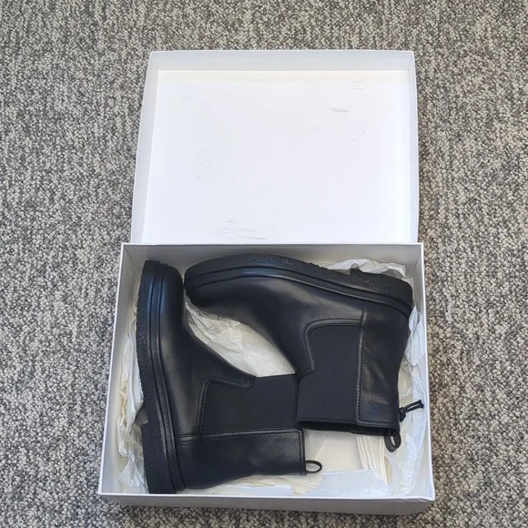 ✨ Brand new Vince Litton Leather Chelsea Boots✨ - Picture 2 of 7
